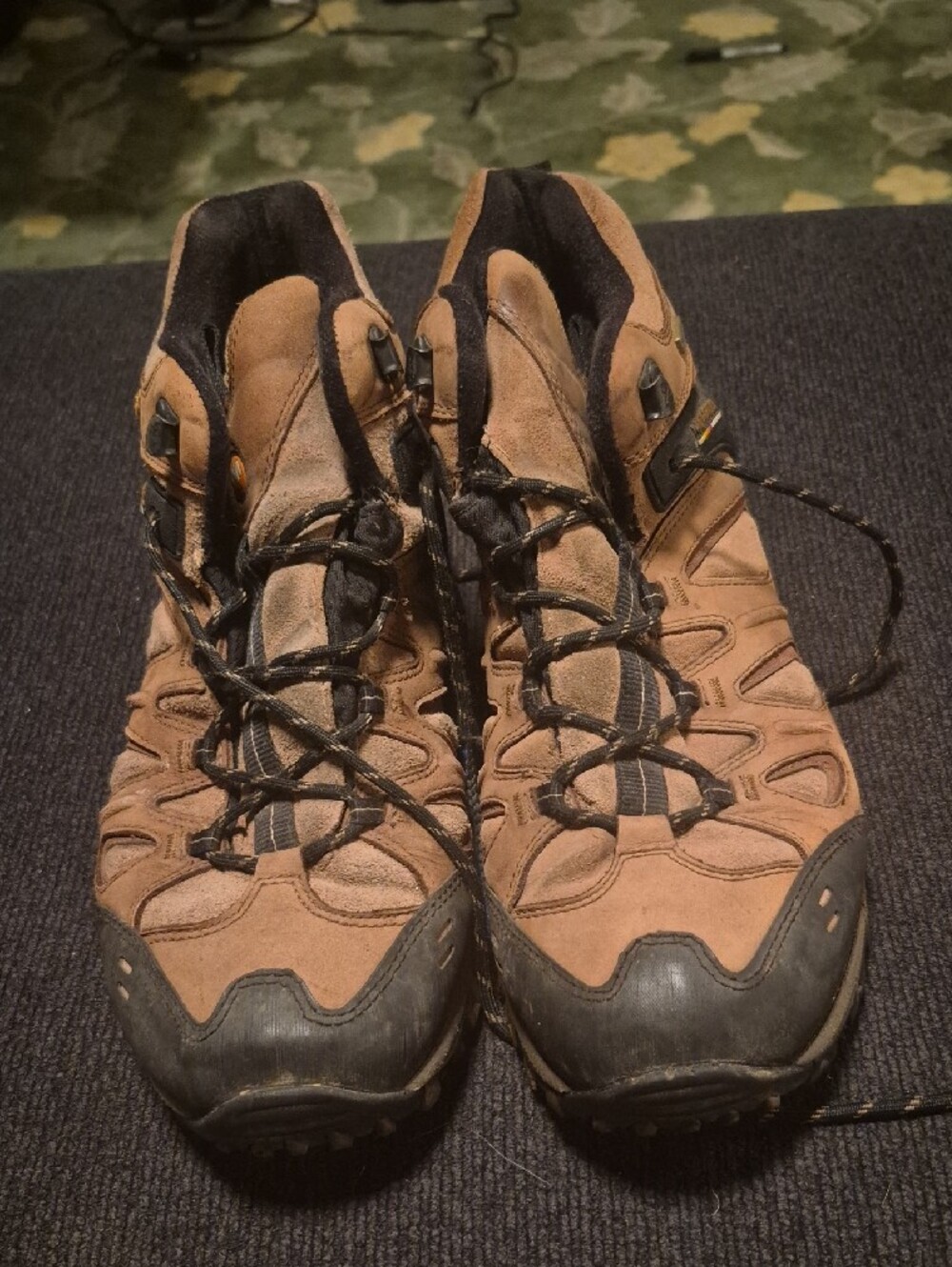 Merrell Men's Tan and Black Waterproof Hiking Boots - Picture 4 of 9